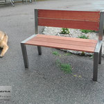 Edelstahlmöbel - Gartenbank aus Edelstahl und witterungsbeständigem Kempasholz (© Raven Metall Design)
