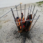 Feuerkorb aus Edelstahl - Marshmallows grillen über der Glut (© Raven Metall Design)