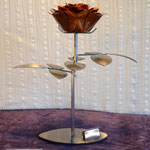 Edelstahlblumen - Edelstahlrose mit Kupferblüte (© Raven Metall Design)