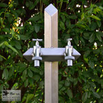 Edelstahlbrunnen - Wassersäule aus Edelstahl - Detailansicht Auslaufventile (© Raven Metall Design)