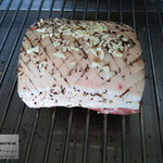 Edelstahlgrill - Kistenbratl aus Edelstahl mit Stahl-Wanne - Bratl vor dem Grillen (© Raven Metall Design)