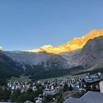 Schöner Sonnenaufgang haben die hier in Saas Fee - Das haben wir in Zermatt unten im Dorf weniger - Weiter oben dafür um so schöner