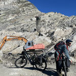 Skilift Endstation steht auf einem kleinen Felskopf - Sämtliche Anlagen und Maschinen werden hier bis zum Ende verwertet - Hier ist keine Wegwerfmentalität zu sehen