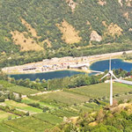 Das Windrad von Martigny - Und die Raststätte für den Gr. Sankt Bernhard am schönen See