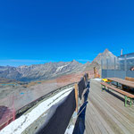 Schöne Terrasse mit Ausblick aufs Matterhorn