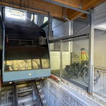 In Frachey 1623m nehmen wir die Standseilbahn