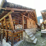 Solid mit schönen grossen Balkonen