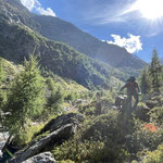 Alle Wanderer haben uns gesagt wir sollen abbrechen und umkehren - Wir wollen kein Risiko eingehen und nehmen ab hier den Weg runter ins Tal nach Eisten