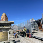 Auf dem Schild steht: Tour Monterosa - Weg der Freundschaft