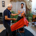 Der Familienvater ist Hobby Barber.