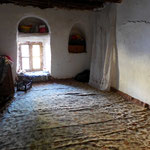 Das Schlafzimmer der Dame. Spärlich eingerichtet, aber doch irgendwie gemütlich...