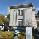 県政記念館は有形文化財（旧鹿児島県庁舎本館）石造の建物。