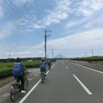 正面に。