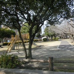 わたくし山田は、小学２年の頃まで松方橋（まつかたばし）近くの公園で遊んでおりました。