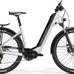 ePASSPORT CC 400 EQ　WHITE（BLACK）インチューブバッテリーを採用した新型ステップインE-BIKE　価格 383,900 円　→　割引あり