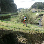 ③旧岩戸石橋　風景の中に橋が溶け込んでいます