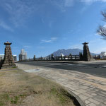 天保山橋から眺める桜島は最高です。この日も家族で写真撮影をされていましたよ。