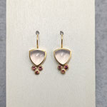 750er Roségoldohrhänger mit Rosenquarz und Saphiren, 1230 Eur