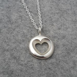 Silberanhänger 135 Euro (ohne Kette), dieses Herz gibt es auch in einer etwas kleineren Variante