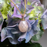 750er GG-Anhänger mit geschliffener Süßwasserperle