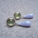 Silberohrstecker mit Prehnit und Chalcedon