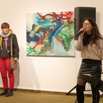 Gegensätzliche Parallelen, Ausstellungseröffnung:Yvonne Pfeiffenschneider (links)