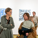 Gegensätzliche Parallelen, Ausstellungseröffnung: Stefanie Knerr (rechts)