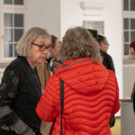 Gegensätzliche Parallelen, Ausstellungseröffnung: Rita Daubländer (links)