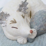 「またたく ふゆごろも」陶に釉薬（銀彩）、木材にアクリル絵具／D290×W290×H110mm