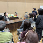 グループワーク　絵本の会『De donde es？』　