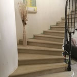 Escalier en pierre avec marches balancées