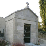chapelle funéraire en pierre naturelle