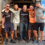 In der Hostel in Istanbul traf ich eine sehr coole deutsche Biker-Clique, die bis nach Ägypten fahren will. Rad- und Speichenbruch, Jungs!