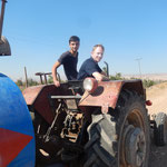 Traktorausflug mit dem 19-jährigen Selim, einer der Söhne der Familie.