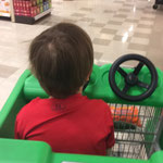 Dieser Moment, wenn dich einfach alle beim Einkaufen angucken, weil du ein Kind im Wagen sitzen hast :D