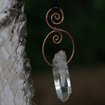 Bergkristall (50 x 19 x 15mm) auf Kupferspirale, 93mm lang     €68    Art.Nr.: 25050024