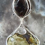 Australischer Rhyolith mit Granat und Bergkristall auf Sterlingsilber, 75 x 32 x 18mm     €144