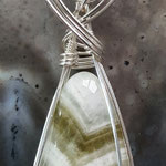Praseolith (Amethyst, gebrannt), Afrika,  auf Silverfilled Draht,  85 x 24 x 11mm     €50