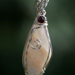 Langkette - Granat (Kärnten) und rosa Mondstein (Tansania) auf Sterlingsilber, mit Granatperlen, beidseitig zu tragen, 132 x 33mm    €145