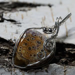 Sphärolitischer Chalcedon auf Sterlingsilber, 61 x 31 x 7mm     €102