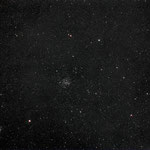 >> 2'700 Lj  -  Messier 67; Offene Sternhaufen bestehen gemeinhin aus jungen Sternen. Dieser nicht. Er enthält auch über 100 sonnenähnliche, also eher "reife" Sterne.