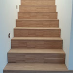 Treppe mit Parkett verkleidet