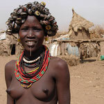 Traditionelle Piercing stelle in Afrika
