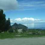 vista do Lago Titicaca e o Cerro do Calvário