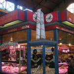Budapest mercado público com seus famosos salames húngaros