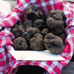 Panier de truffes sur le marché de Lalbenque