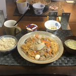 8月23日日曜日、Ohana夕食「皿うどん（白菜、人参、豚肉、もやし、玉ねぎ、うずら卵）、あんかけ玉子スープ、もやしのナムル、ヨーグルト」