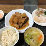 1月15日日曜日、Ohana夕食「ぶり大根、蒸し鶏、茹でブロッコリー、カット野菜、みそ汁、なます」