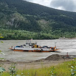 mit der Fähre über den Yukon