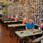 Cafe Restaurante Oquendo; hier treffen wir Inaki; ein Ort, wo auch Schauspieler und Künstler gerne verweilen...